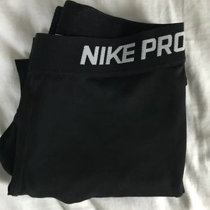 Nike Pro Capri Leggings